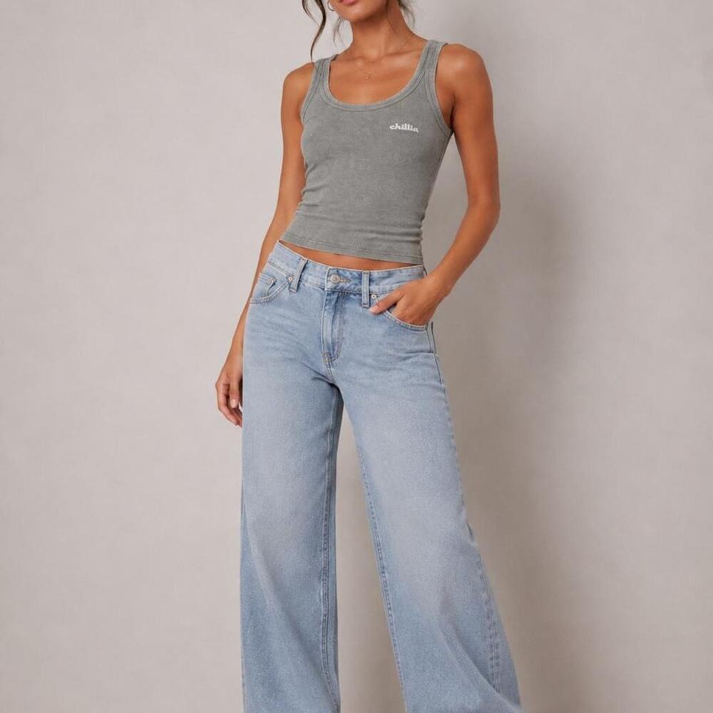 American eagle chillin gray tank